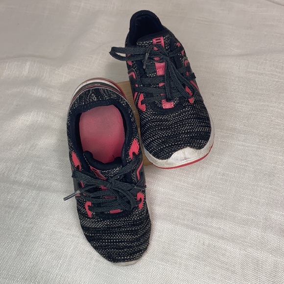 O2AIR—Tennis shoes - Picture 2 of 4